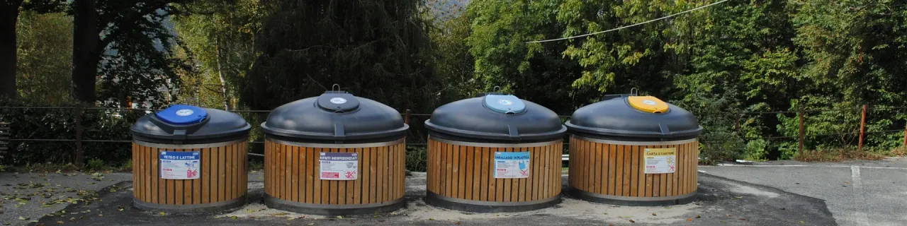 Contenitori seminterrati per isole ecologiche urbane