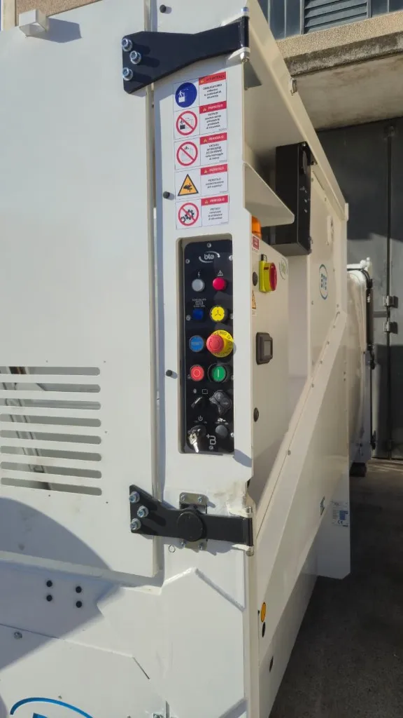 Control panel with push buttons and +B Connect