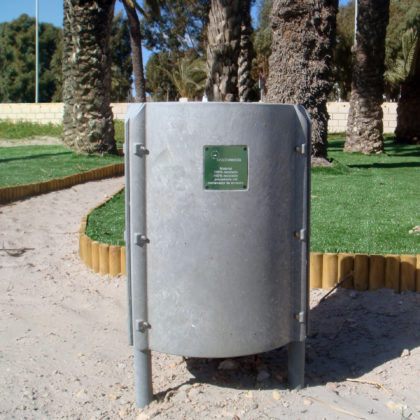 gamma completa di cestini portarifiuti e altri elementi per l'arredo urbano in plastica riciclata syntrewood ®